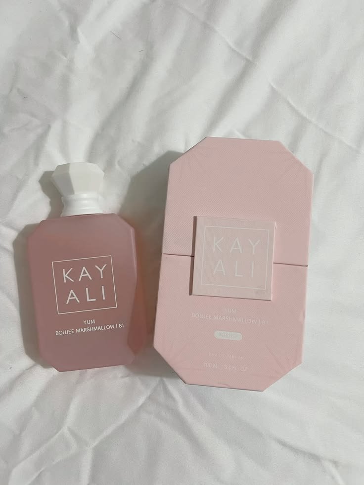 A sweet, feminine fragrance experience